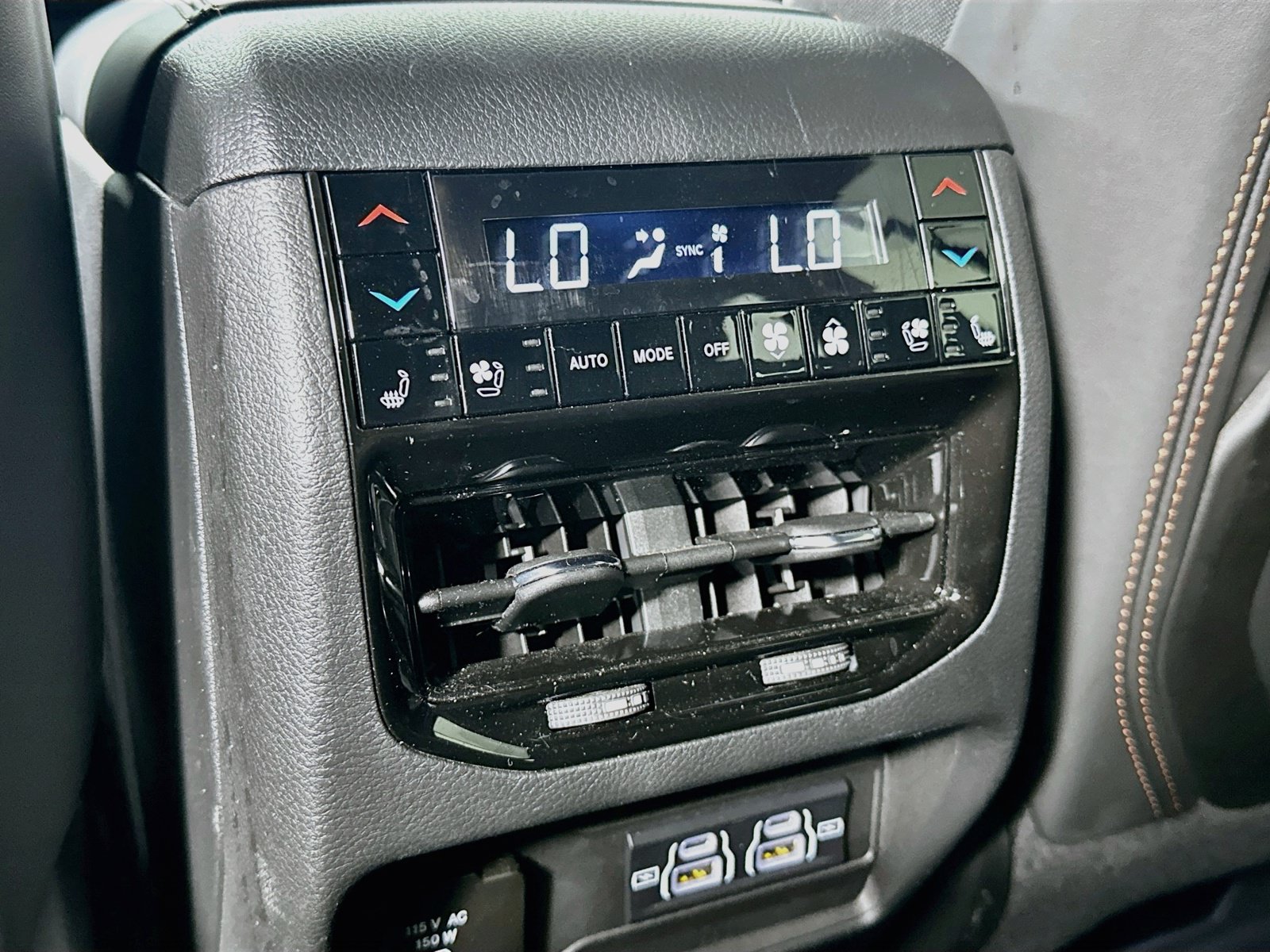 Used 2023 Jeep Grand Cherokee Summit AWD/4WD image 27