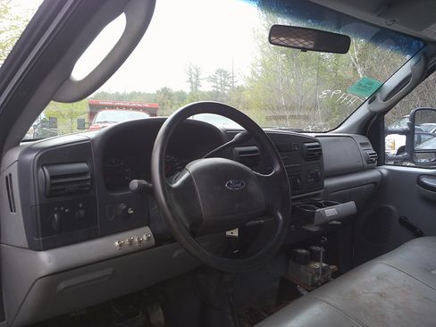 Used 2005 Ford F450 XL AWD/4WD image 7