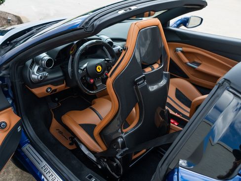 Used 2022 Ferrari F8 Tributo RWD image 27