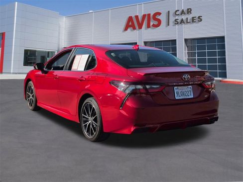 Used 2024 Toyota Camry SE image 9