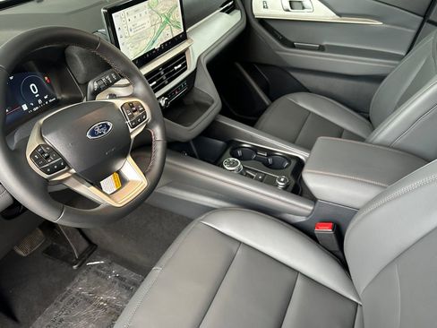 New 2026 Ford Explorer Active w/ Active Comfort Package image 9