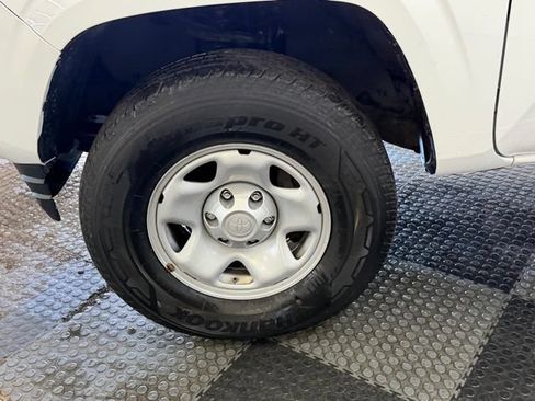 Used 2023 Toyota Tacoma SR AWD/4WD image 13
