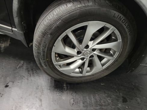 Used 2020 Nissan Rogue S AWD/4WD image 10