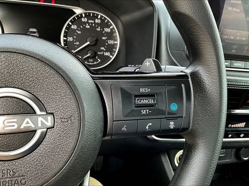 Used 2022 Nissan Rogue SV image 14