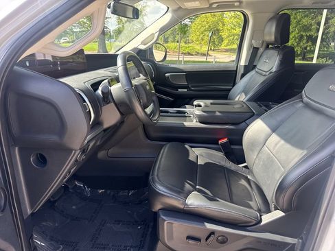 Used 2025 Ford Expedition Platinum AWD/4WD image 12