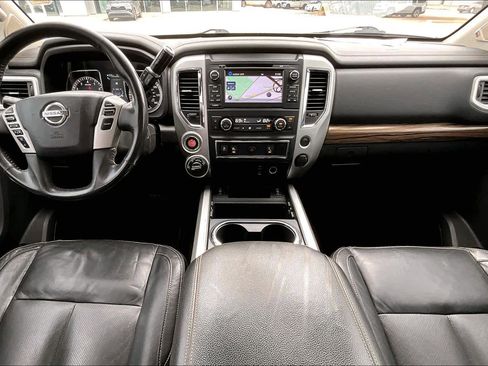 Used 2017 Nissan Titan SL image 13
