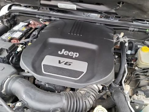 Used 2017 Jeep Wrangler Unlimited Rubicon w/ Connectivity Group AWD/4WD image 27