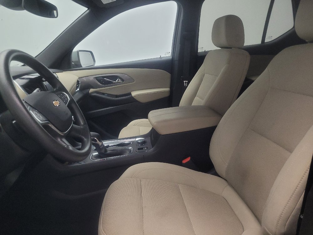 Used 2023 Chevrolet Traverse LS FWD image 17