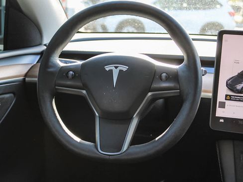 Used 2023 Tesla Model Y Performance image 14