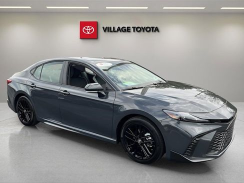 Certified 2026 Toyota Camry Hybrid image 7