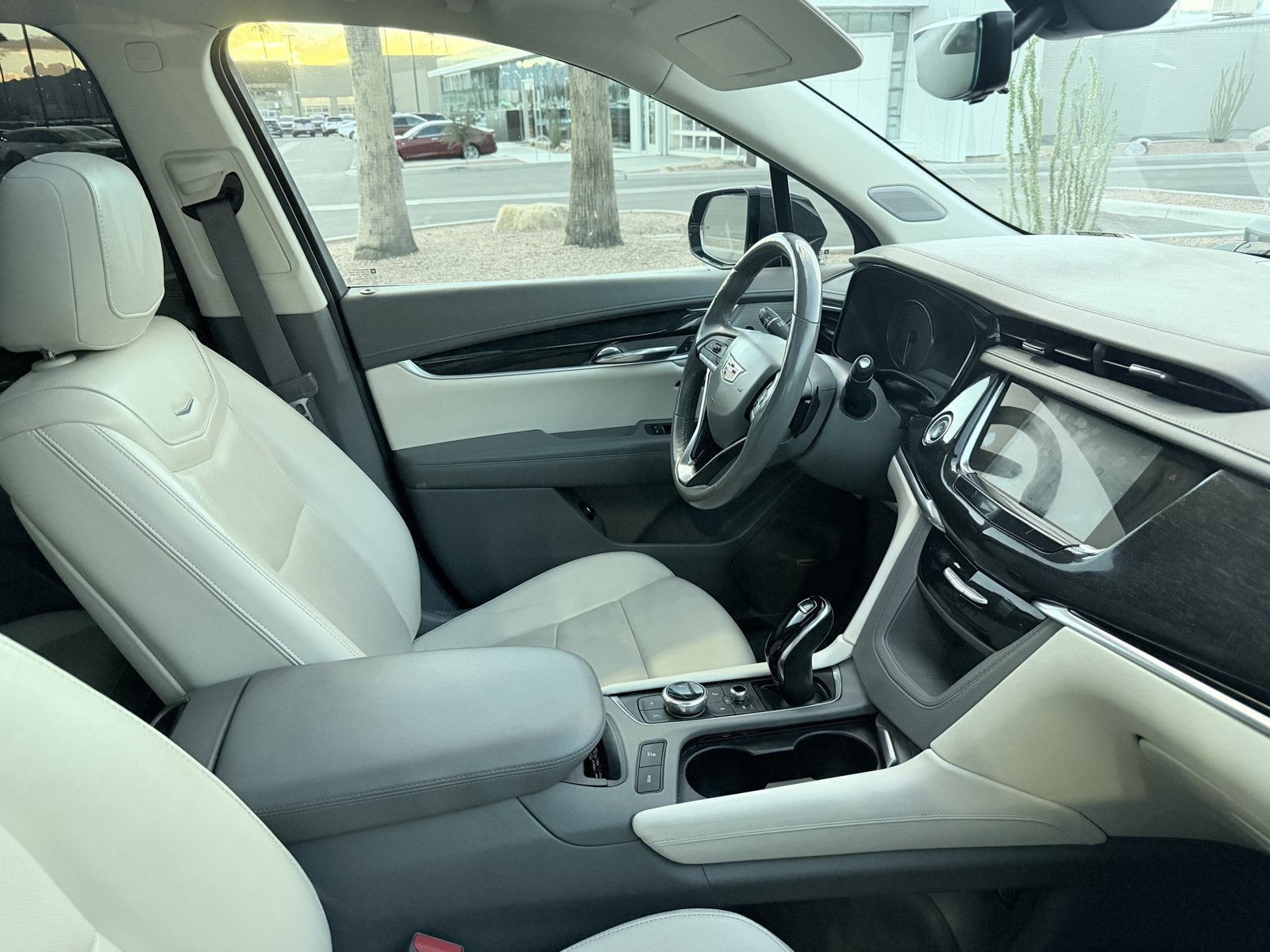 Used 2021 Cadillac XT6 Premium Luxury FWD image 2