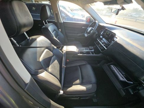 Used 2025 Nissan Pathfinder SL FWD image 21