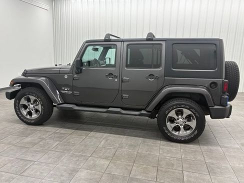 Used 2016 Jeep Wrangler Unlimited Sahara w/ Dual Top Group AWD/4WD image 6