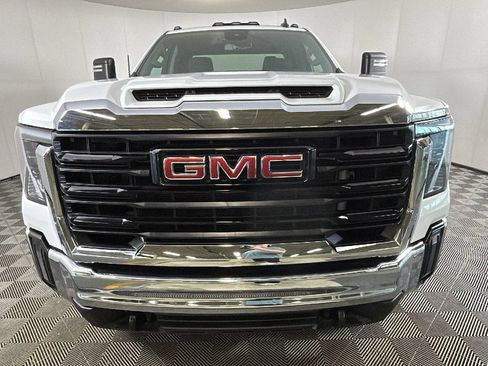 Used 2024 GMC Sierra 2500 Pro w/ Convenience Package AWD/4WD image 9