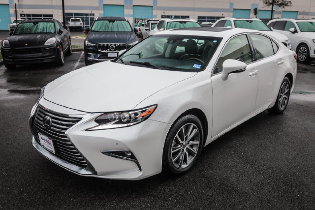 Used 2016 Lexus ES 300h w/ Luxury Package w/Wood Trim FWD image 5