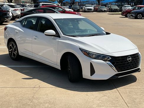 Used 2025 Nissan Sentra SV image 4