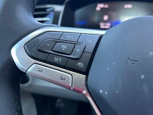 Used 2025 Volkswagen Jetta SE FWD image 17