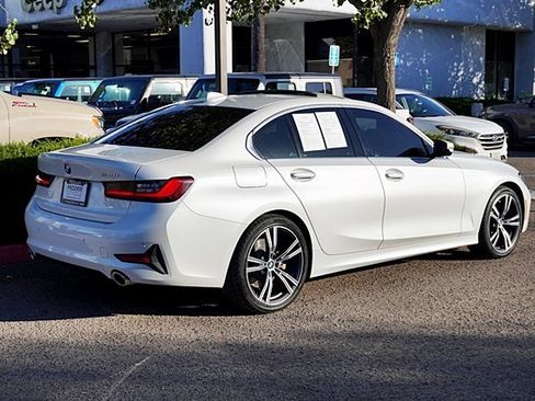 Used 2022 BMW 330i Sedan w/ Driving Assistance Package image 9