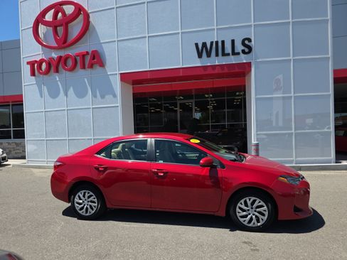 Used 2018 Toyota Corolla LE FWD image 1