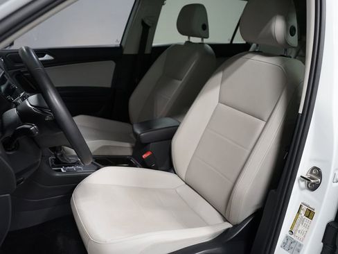 Used 2021 Volkswagen Tiguan SE image 24