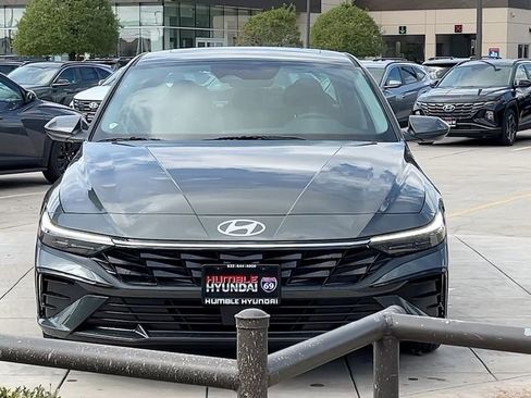 Used 2025 Hyundai Elantra SEL w/ Cargo Package image 13