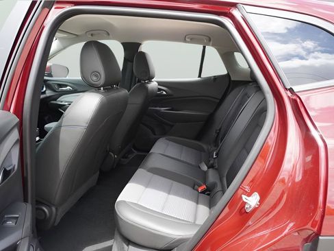 Used 2025 Chevrolet Trax LT FWD image 23