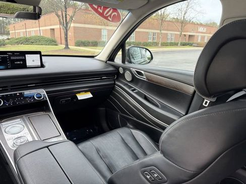 Used 2022 Genesis GV80 2.5T w/ Prestige Package 04 image 40