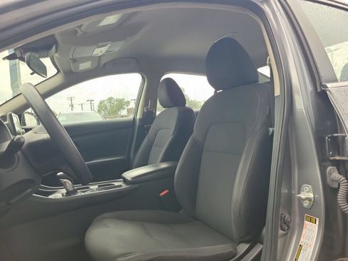 Used 2024 Nissan Sentra S FWD image 19