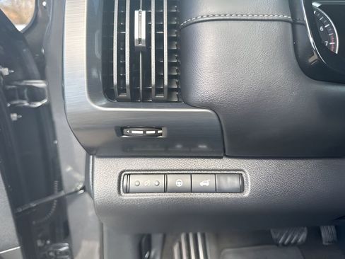 Used 2025 Nissan Pathfinder SL AWD/4WD image 20