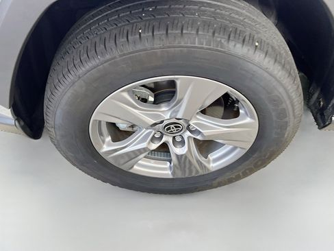 Used 2025 Toyota RAV4 XLE AWD/4WD image 14