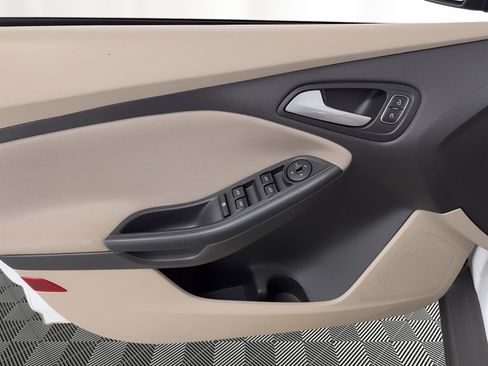 Used 2016 Ford Focus SE FWD image 14