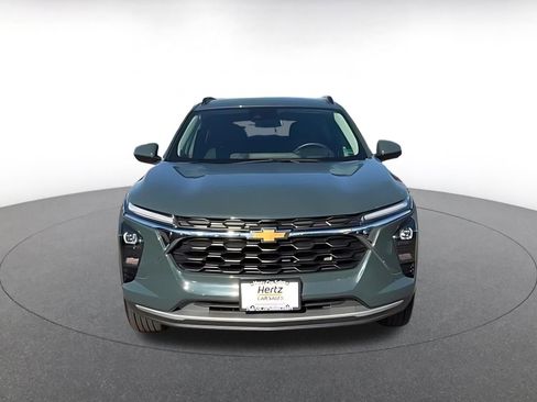 Used 2025 Chevrolet Trax LT w/ LT Convenience Package image 4