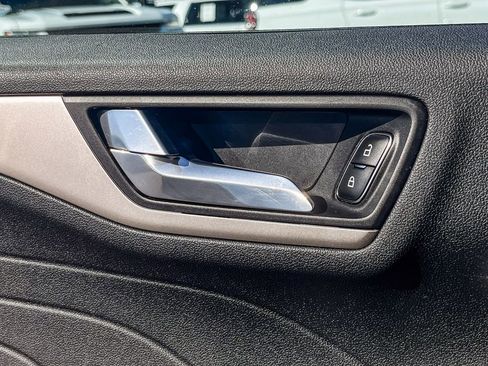 Used 2021 Ford Escape SE w/ SE Sport Appearance Package image 39