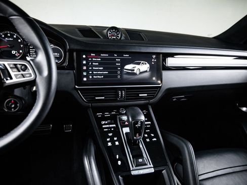 Certified 2023 Porsche Cayenne Turbo AWD/4WD image 19