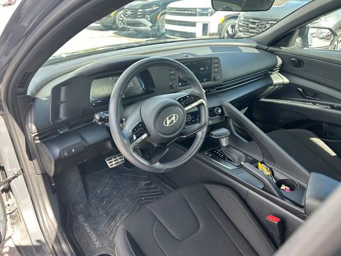 Used 2025 Hyundai Elantra Sport FWD image 10