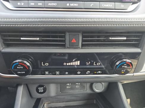 Used 2025 Nissan Rogue SV FWD image 4