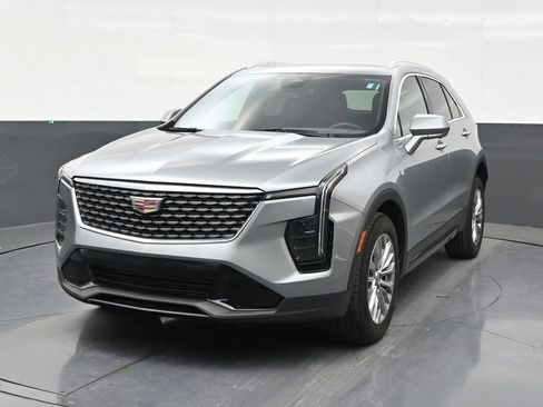 Used 2025 Cadillac XT4 Premium Luxury FWD image 8