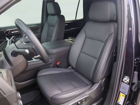Used 2025 Chevrolet Tahoe Z71 w/ Comfort Package AWD/4WD image 10
