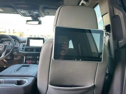 Used 2022 GMC Yukon XL SLT w/ SLT Premium Package image 15