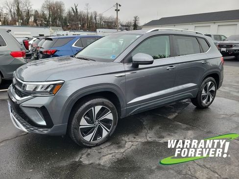 Used 2024 Volkswagen Taos SE image 3