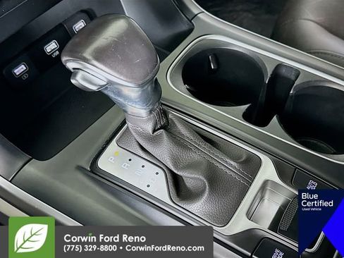 Used 2024 Kia Carnival LX FWD image 19