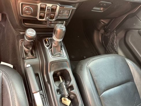Used 2022 Jeep Wrangler Unlimited Sahara AWD/4WD image 34