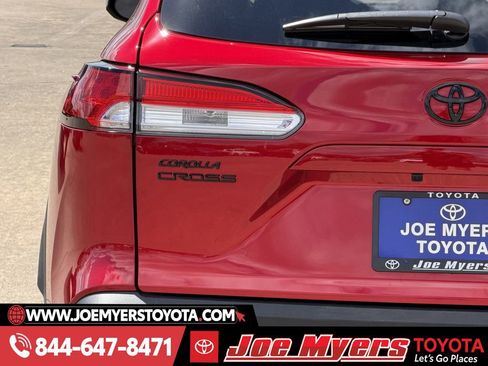 Used 2025 Toyota Corolla Cross AWD Hybrid image 10