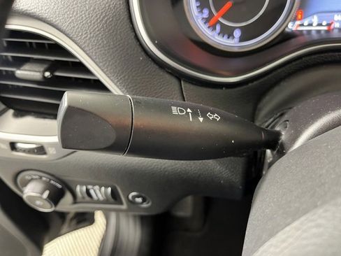 Used 2019 Jeep Cherokee Limited image 23