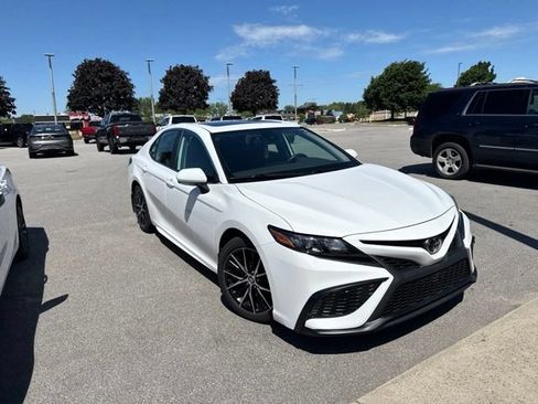 Used 2021 Toyota Camry SE w/ Convenience Package FWD image 3