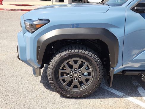 Used 2026 Toyota 4Runner SR5 AWD/4WD image 9