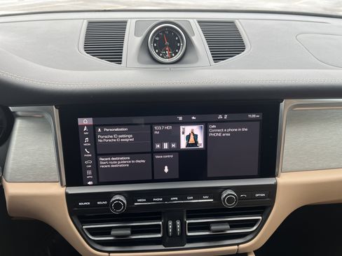 Used 2020 Porsche Macan Turbo image 31