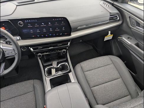 New 2026 Chevrolet Traverse LT w/ LPO, Floor Liner Package FWD image 19