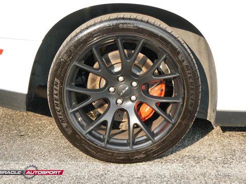 Used 2015 Dodge Challenger SRT Hellcat image 11