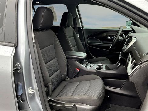 Used 2024 GMC Terrain SLE w/ Driver Convenience Package image 21